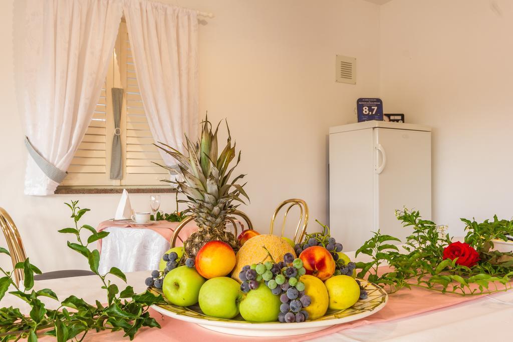Apartments And Rooms Michaela Fazana Room photo