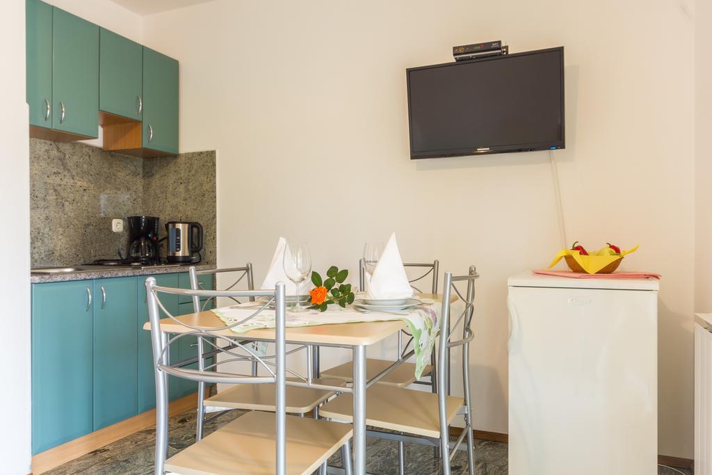 Apartments And Rooms Michaela Fazana Exterior photo